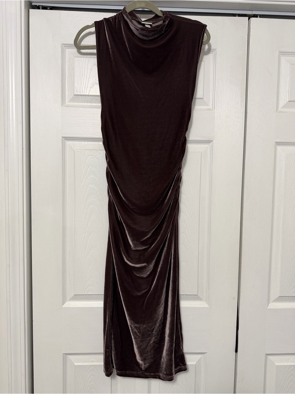 a new day Sleeveless Velvet Ruched Midi Dress in Deep Brown